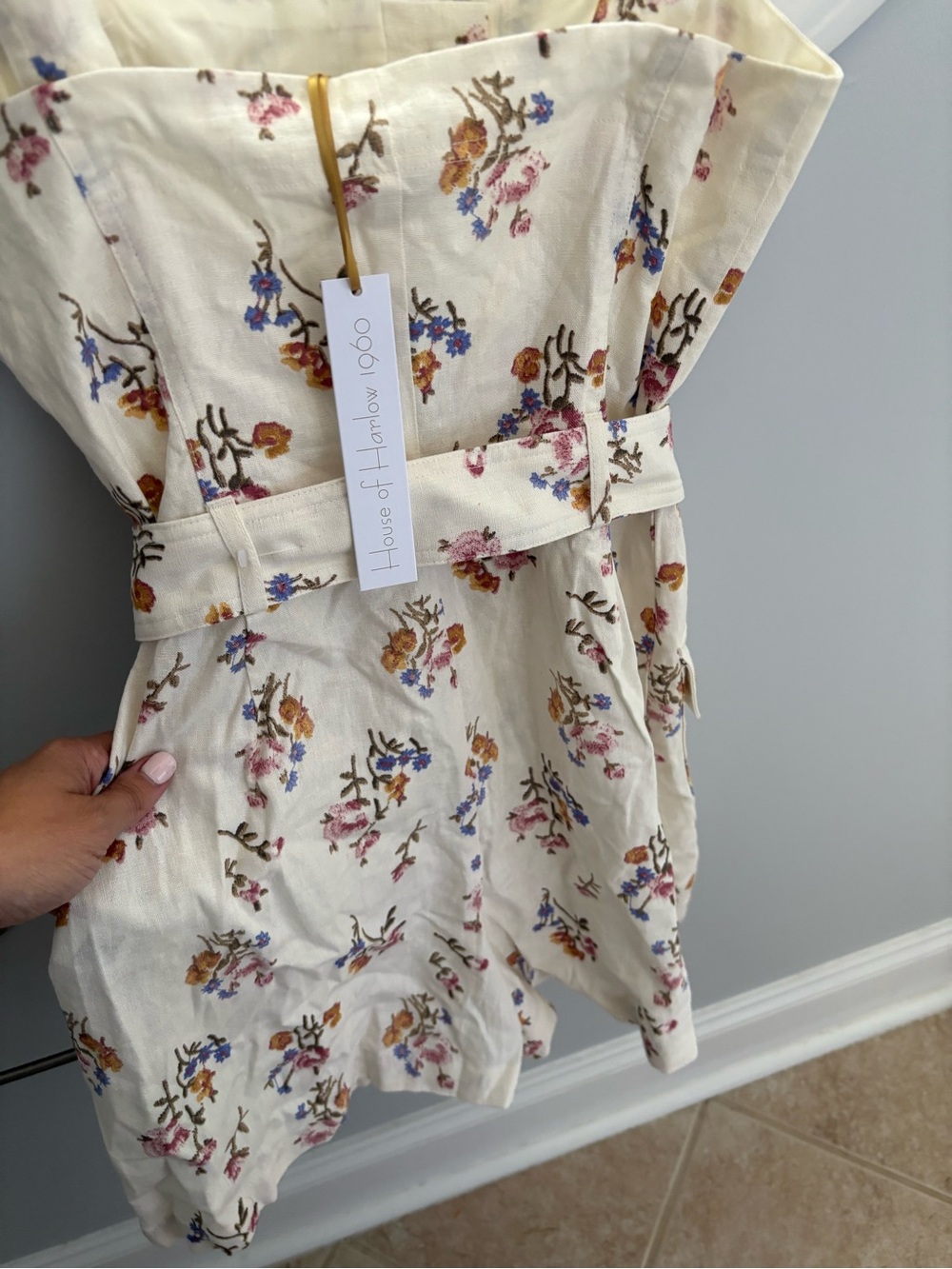 House of Harlow 1960 cream linen blend floral romper pearl embellished belt sz 4 - Picture 10 of 13